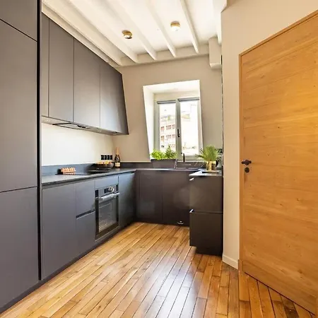 Dernier Etage A Montmartre Paříž