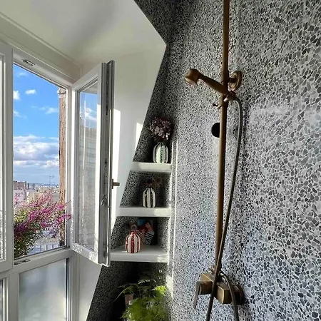 Dernier Etage A Montmartre * Paris