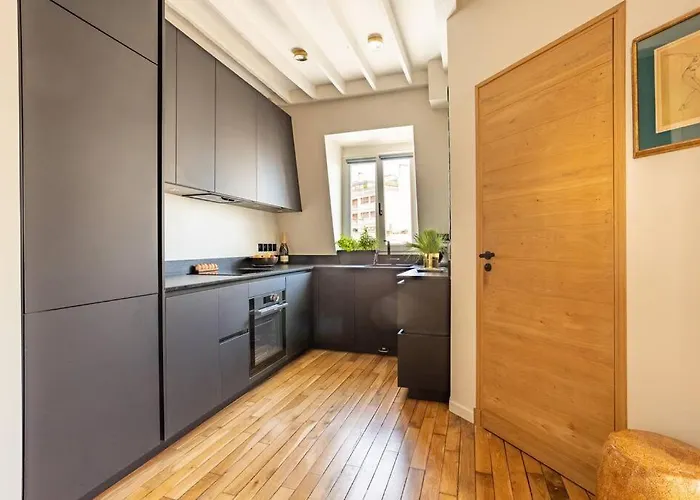 Dernier Etage A Montmartre Paris