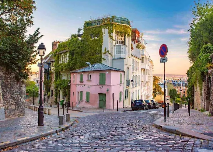 Appartement Dernier Etage A Montmartre *