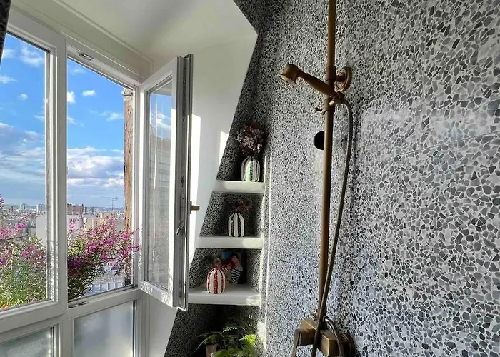 Dernier Etage A Montmartre * Parijs